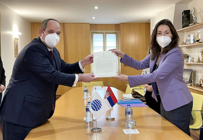 The Secretary General of the Bureau International des Expositions (BIE), Dimitri S. Kerkentzes (left), receives the Serbia��s letter of candidature for Specialised Expo 2027
